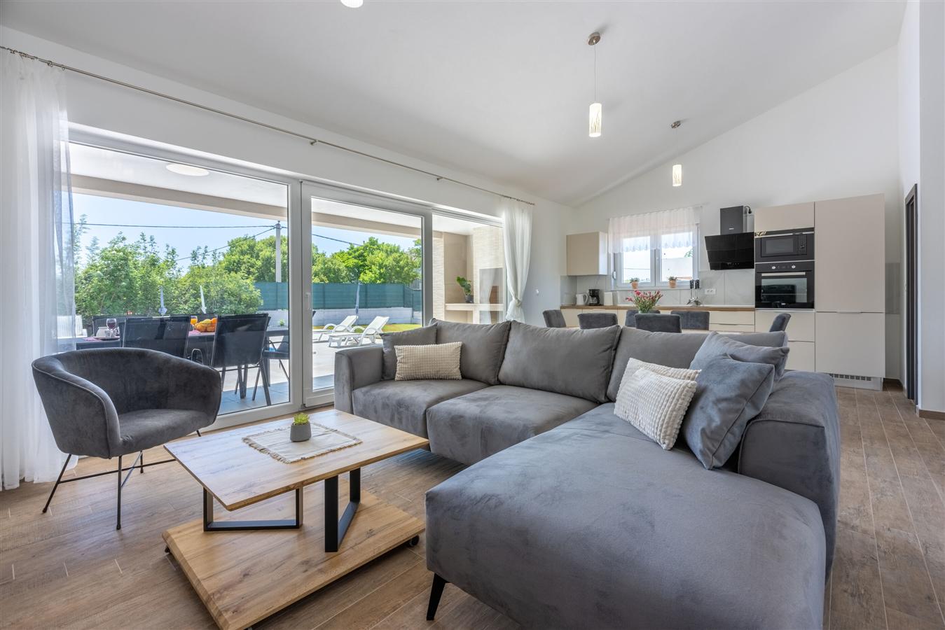 Vila Tersaz-Trget_0_900